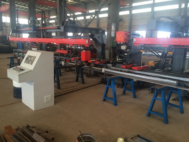 山東拓維機(jī)械制造有限公司，汽車(chē)大梁沖，汽車(chē)小梁沖，鋼模板沖孔，鋼模板加工設(shè)備，汽車(chē)橫梁沖，數(shù)控平板沖孔機(jī)，中厚板數(shù)控沖床，數(shù)控沖鉆復(fù)合機(jī)，汽車(chē)縱梁沖，縱梁自動(dòng)化生產(chǎn)線，中厚板沖割復(fù)合機(jī)，平地機(jī)刀片沖鉆生產(chǎn)線